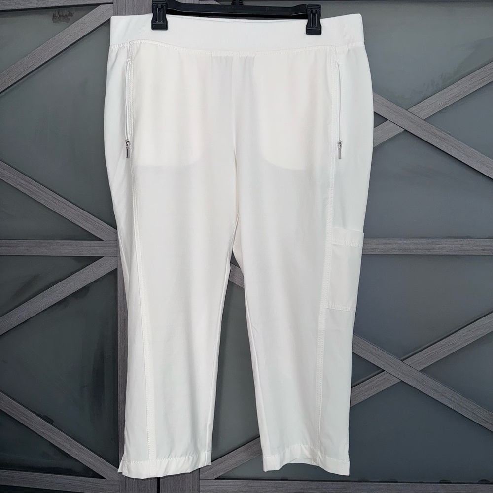 Chico's Zenergy Petite Cream Capris
